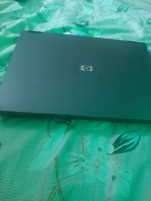 Laptop HP 6715s fără încărcător