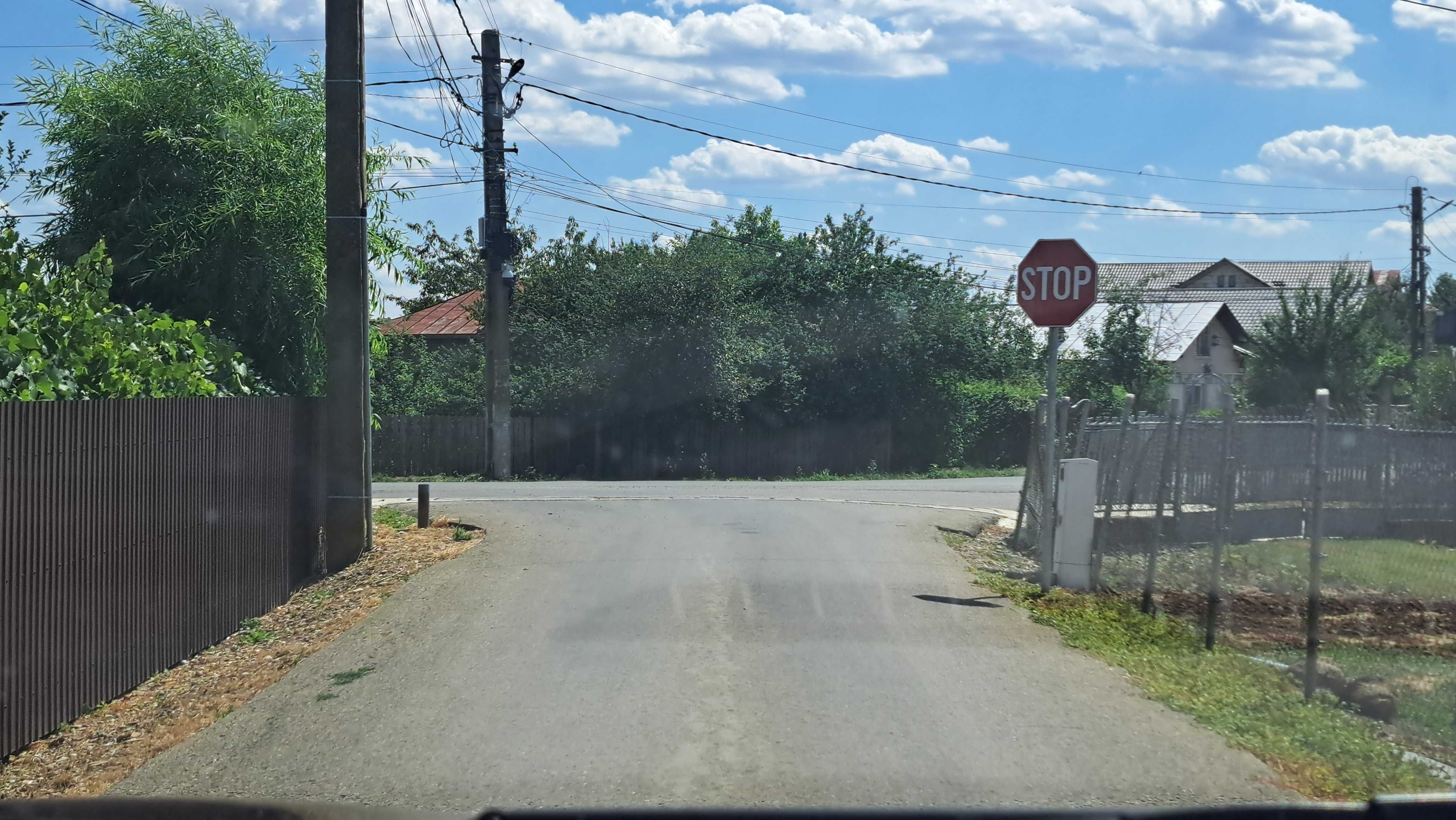 Vand teren intravilan  pentru construcții.
Persoană  fizică