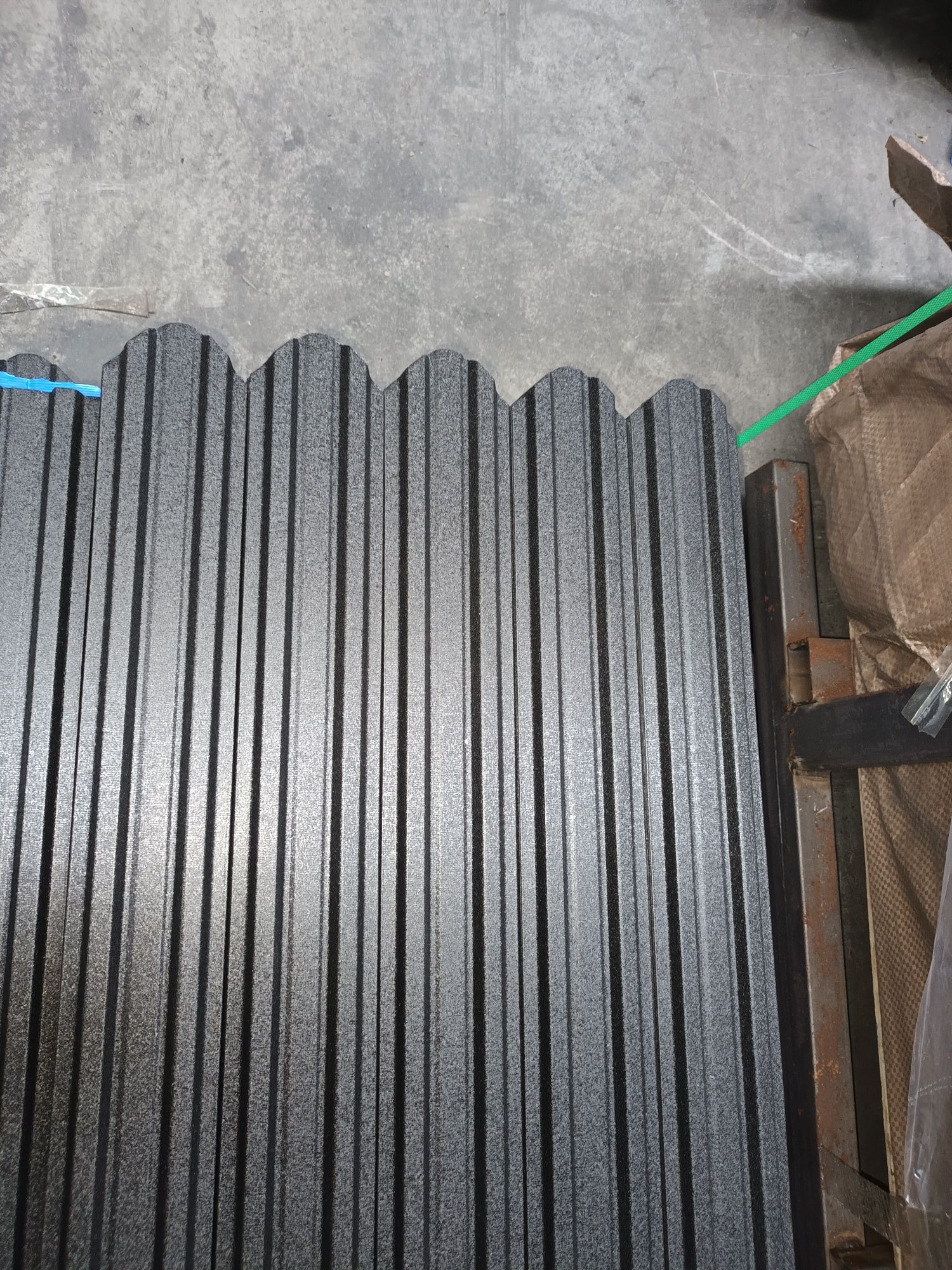 Vând șipcă metalică de gard