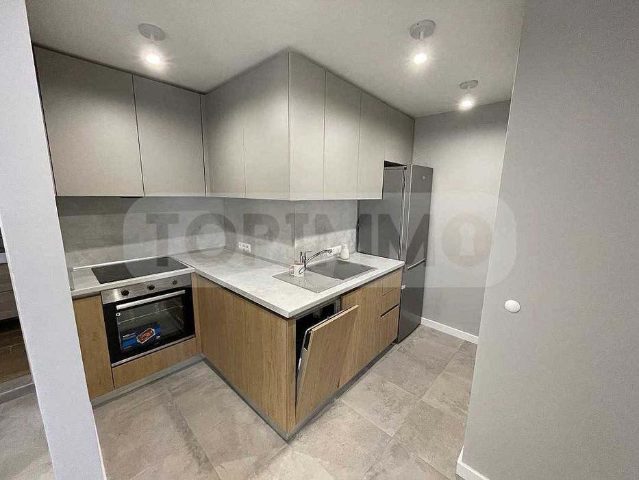 Дава се под наем Тристаен апартамент в Варна, Спортна зала - 95 кв.м за 900 € - Снимка #2