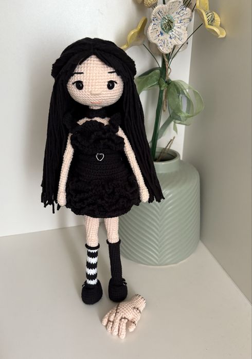 Плетена кукла Уенздей Аддамс