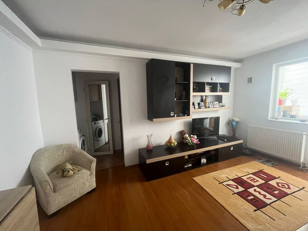 Închirieriez Apartament 3 camere semidecomandata