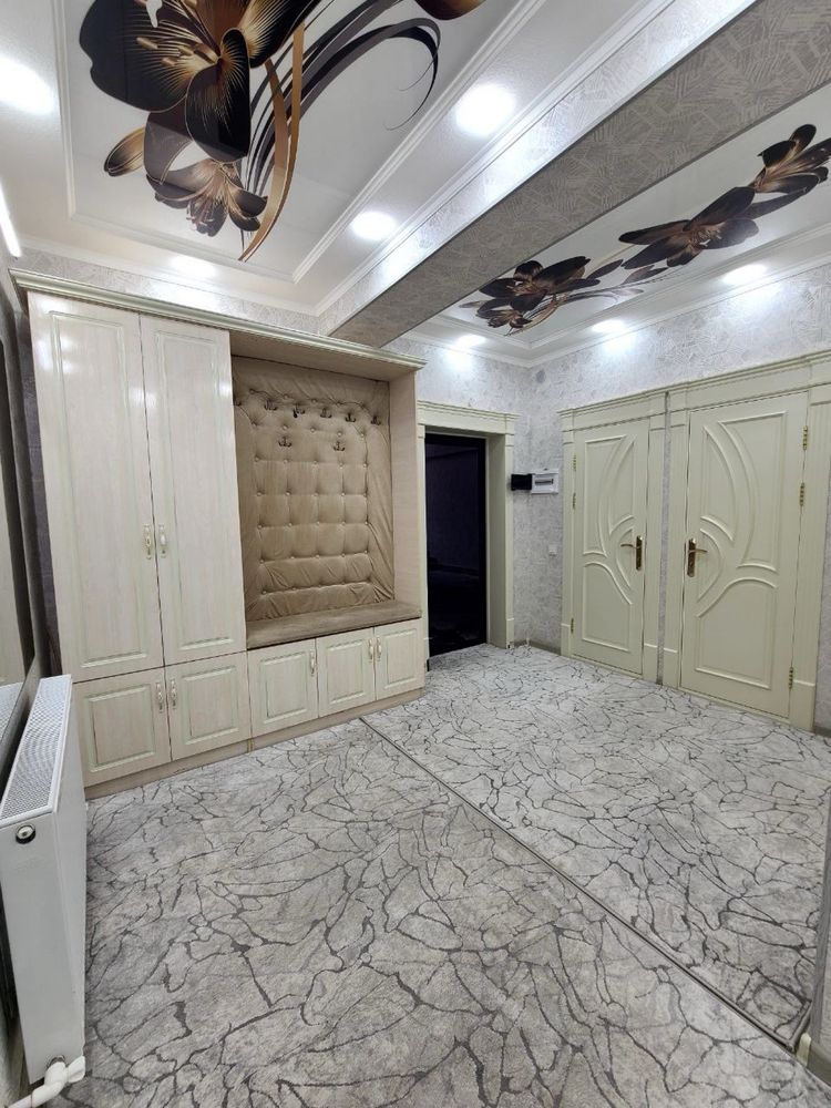 Продается 4 ком. Квартира площадью 111 кв.м. В Согдиане ор. Мечеть