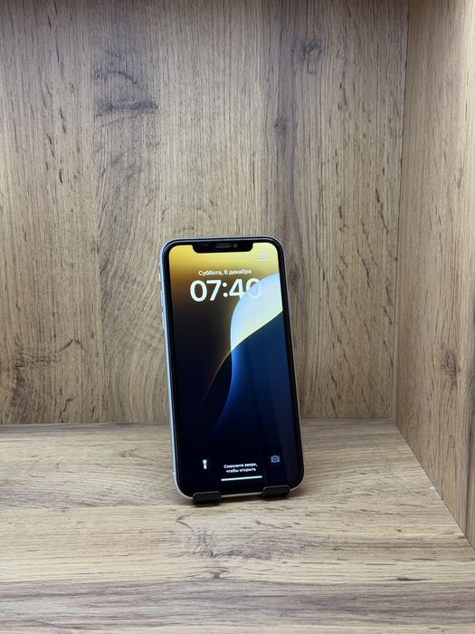 iPhone 11 | Nomad Mobile