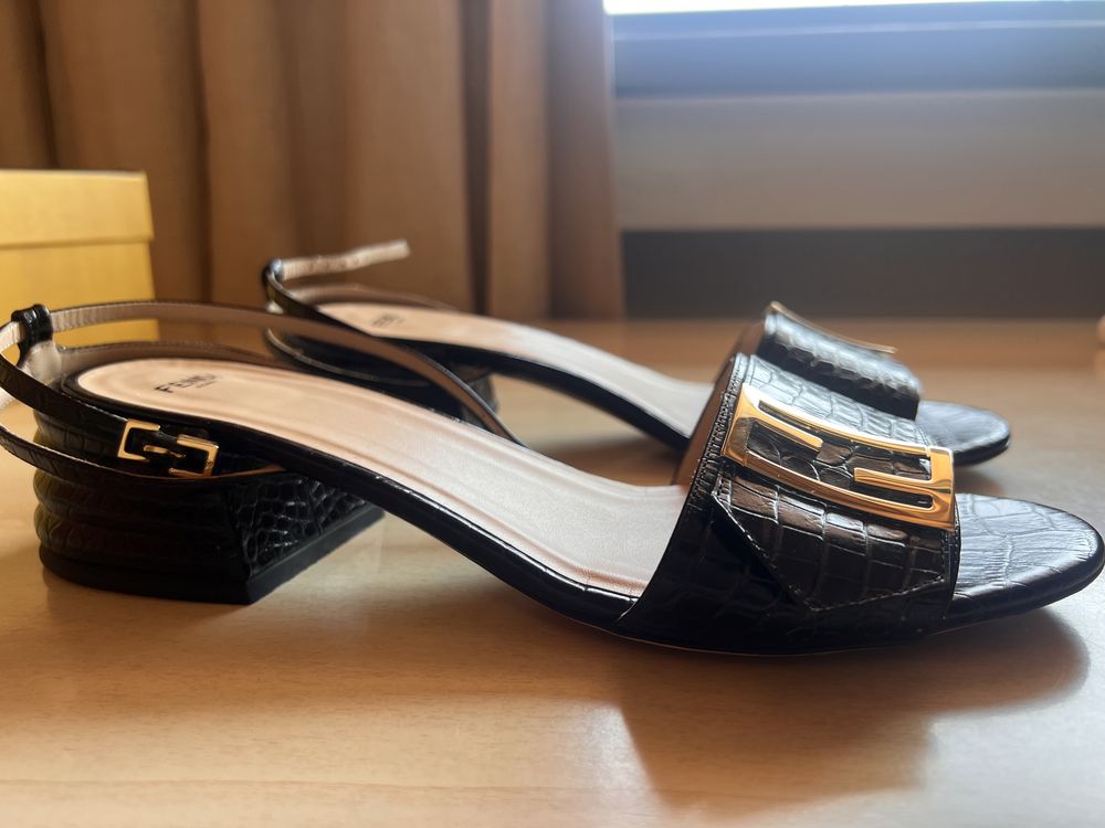 Обувки Fendi