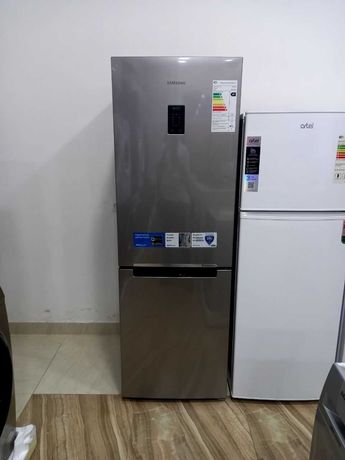 Двухкамерный Холодильник Samsung RB29FERNDWW/WT с дисплеем