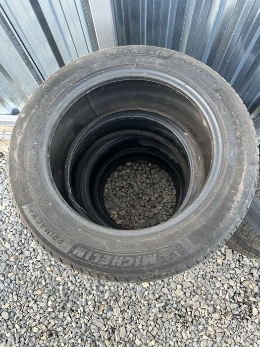 Cauciucuri de iarna + caucicuri de vara 205x55x16 si unu 205x60x16