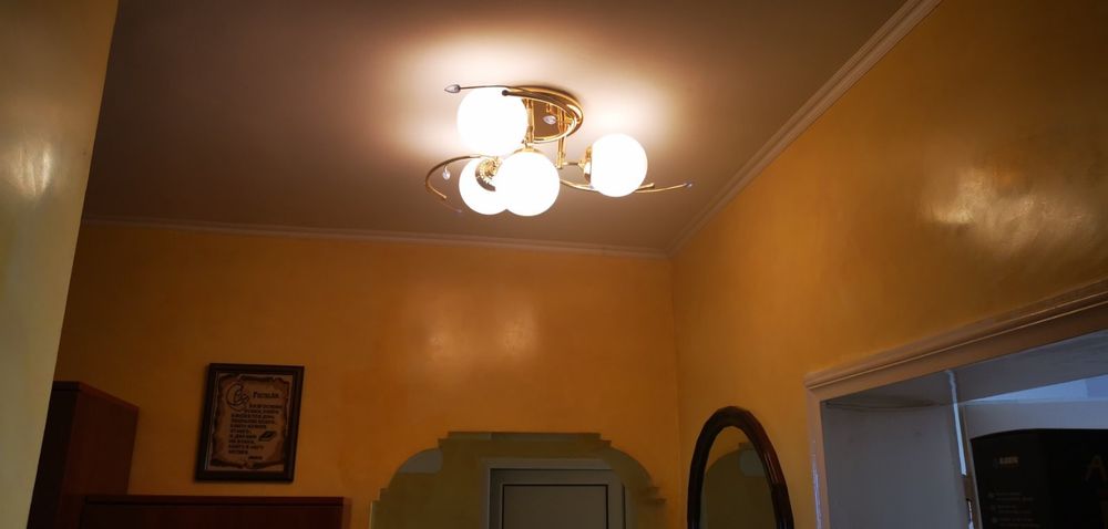 Продавам полилей