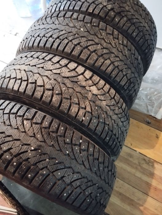 Шины зимние шипованные с дисками 225/60/17 б/у
