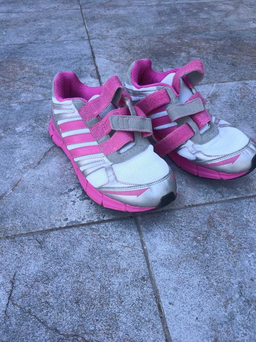 Vând încălțăminte alergare Adidas