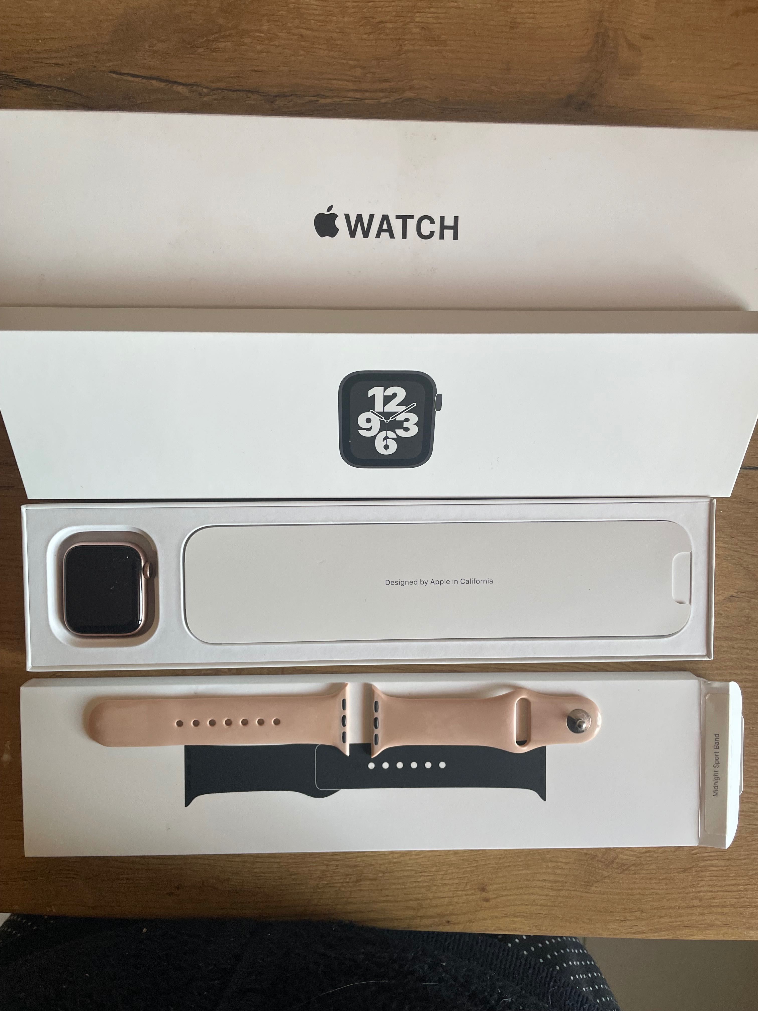 Apple Watch Series 4 3G 2021 г. Закупен от iStyle 40 mm Дамски