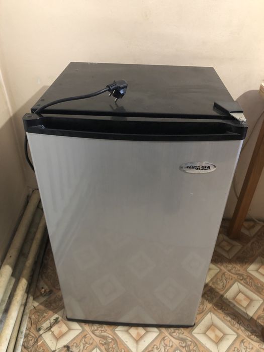 Продам холодильник в рвбочем состоянии, маленький