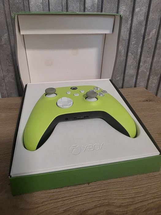Джойстик за Xbox One Lunar Shift , оригинален контролер