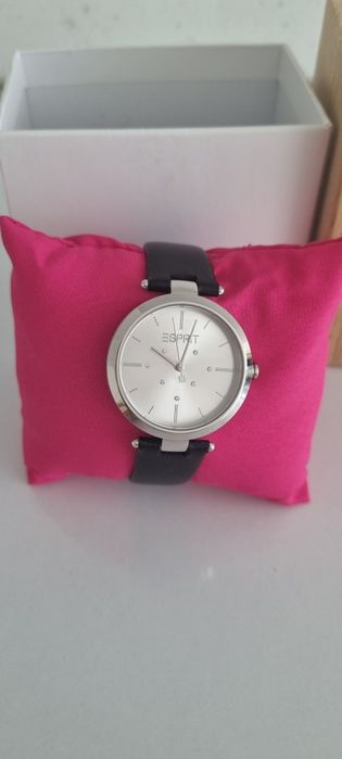 Esprit Овален часовник с кожена каишка