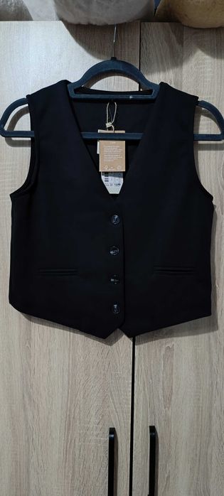 Дамски елек с копчета