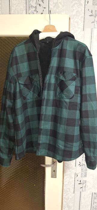 Мъжки шакети зелен и черен с качулка