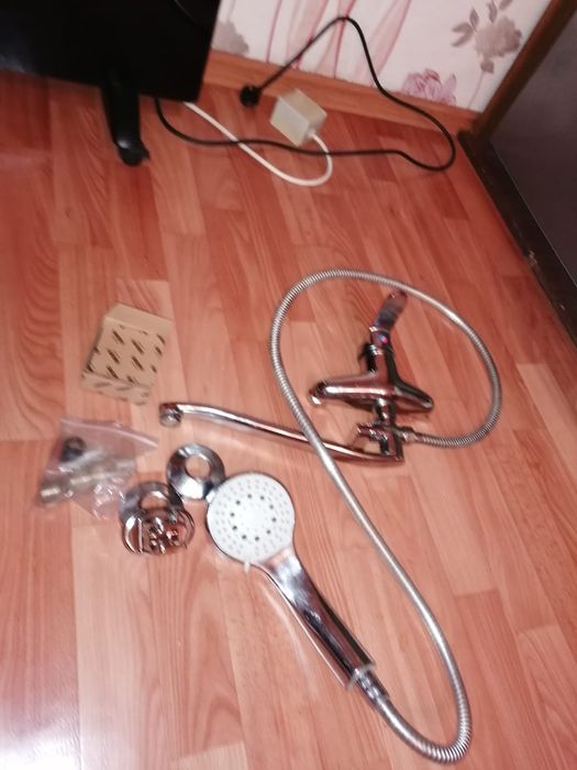 Продам краны  в ванну