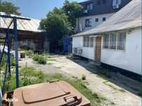 Casa de 2 camere cu teren de 215mp, utilitati, zona centrala