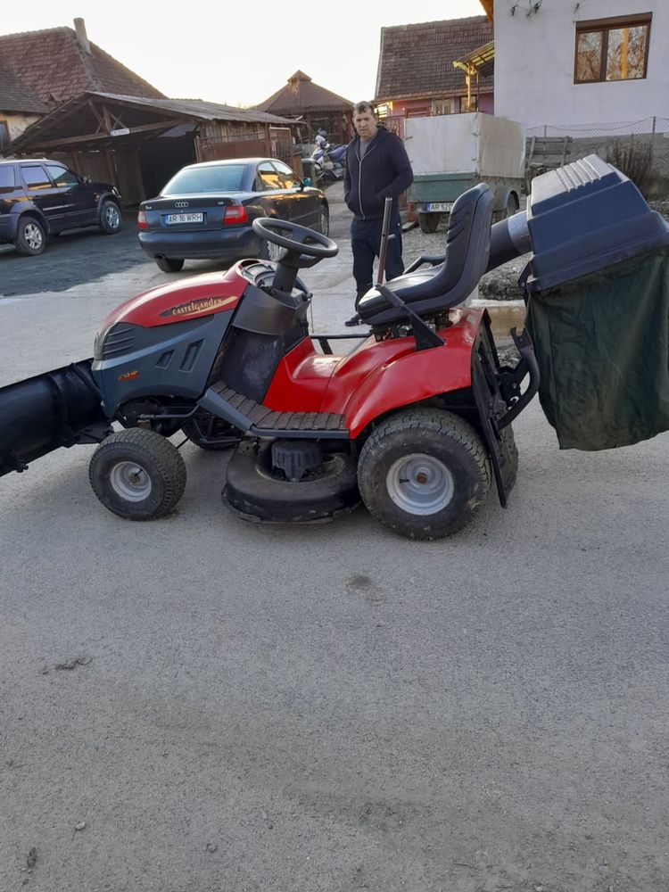 Vand tractoras de taiat iarba cu lama honda