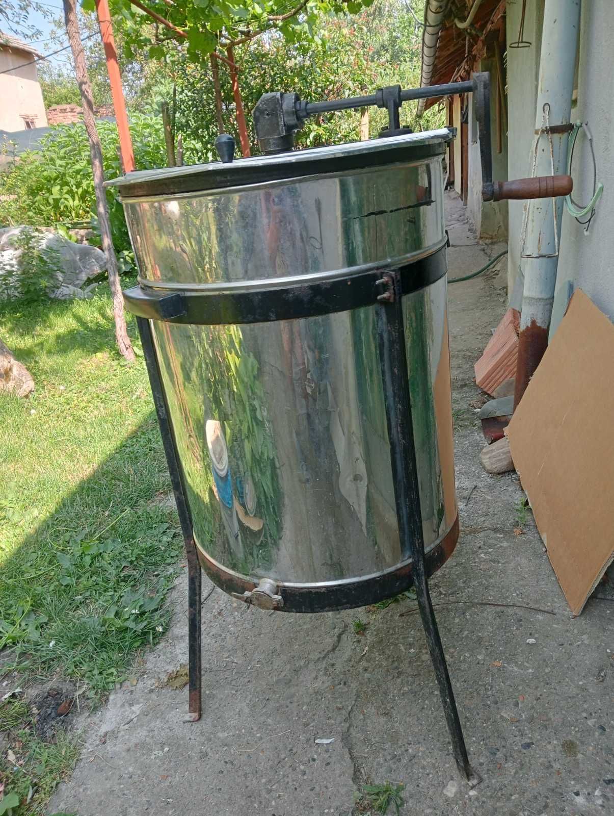 Продавам центрофуга за вадене на мед