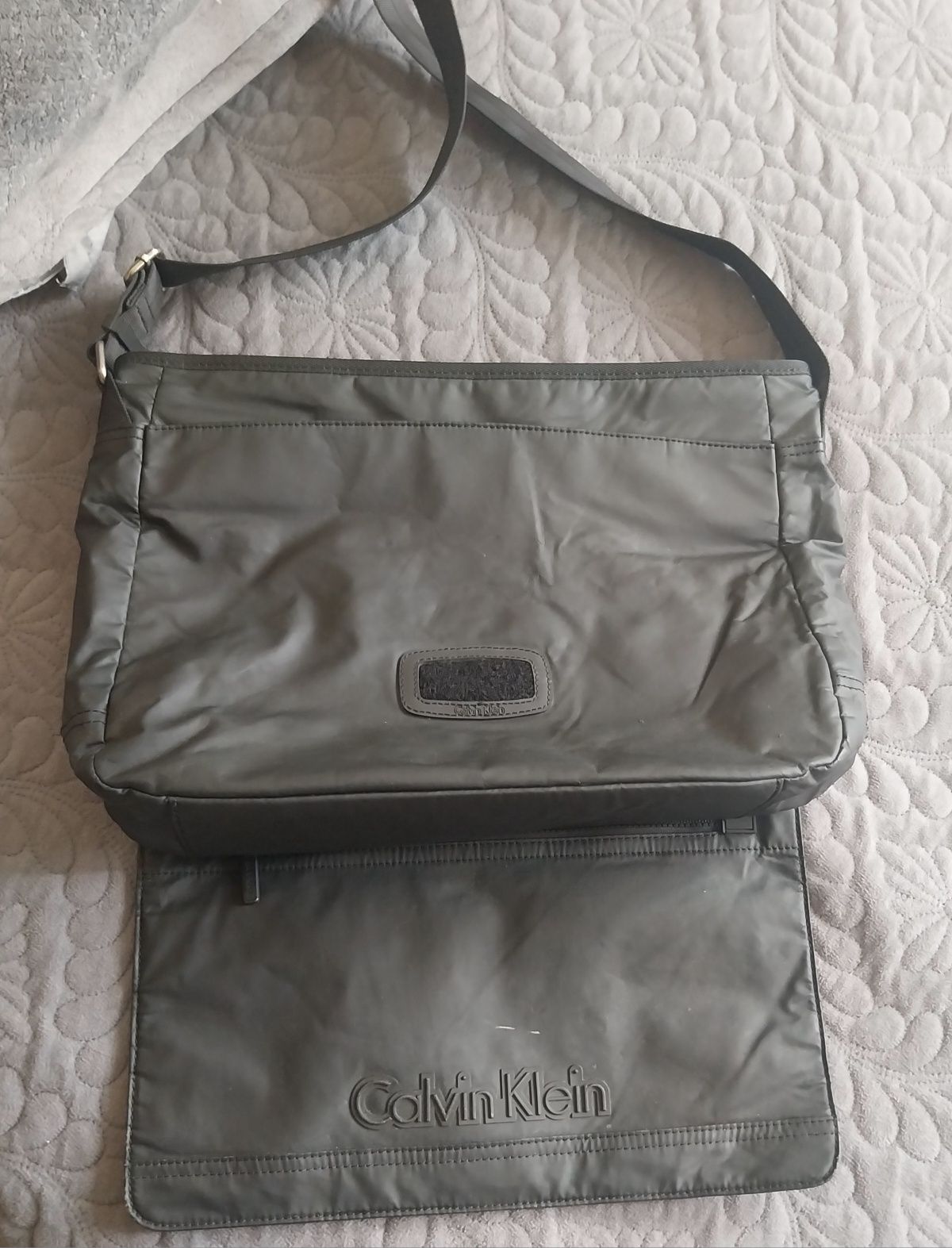 Geanta borseta calvin klein stare bună 200lei