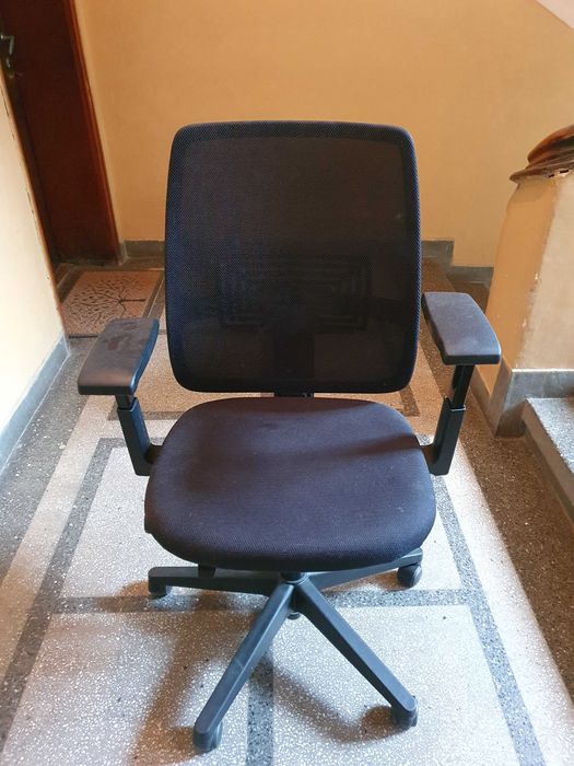 Офис стол Haworth Lively Black