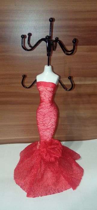 Продавам поставка за бижута