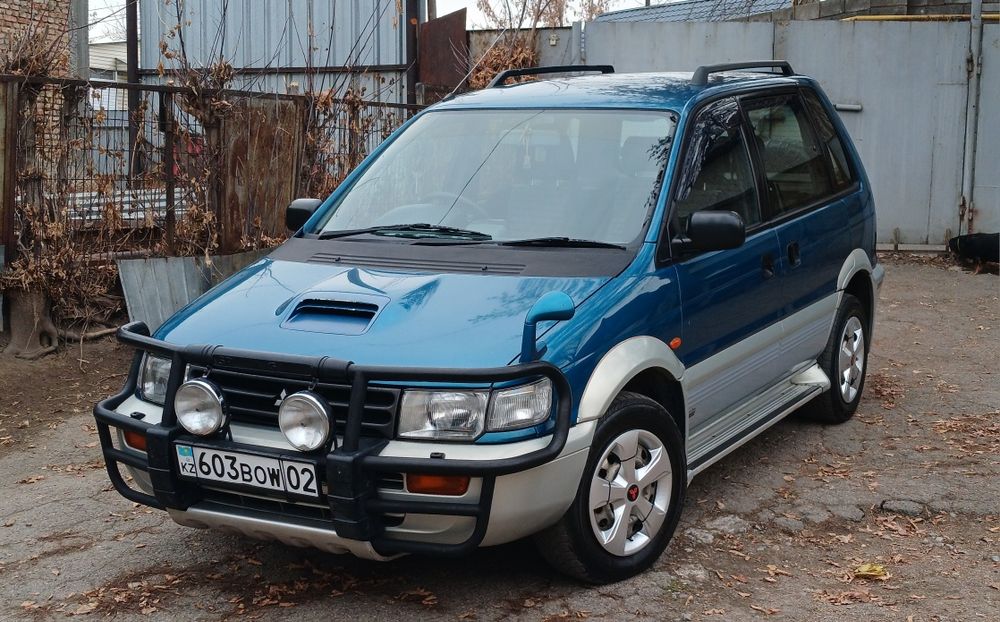 Продам машину RVR