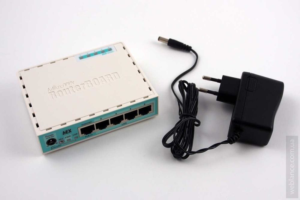 MikroTik RB750 Gr3  ( Hex )