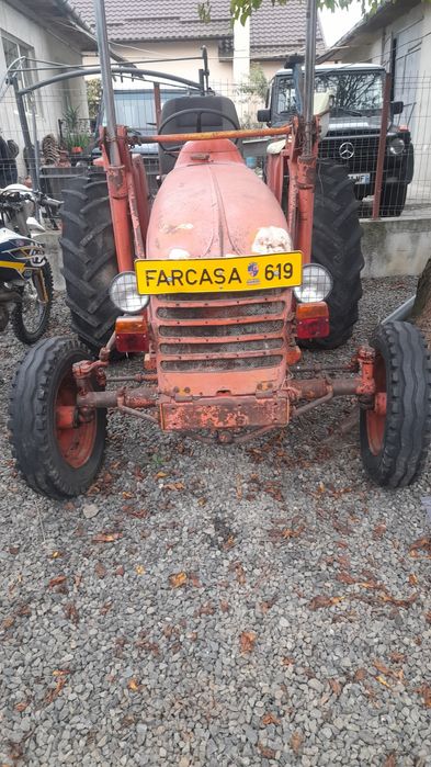 Vând tractor Renault  38 de cai  plug remorcă  și braț de ridicare