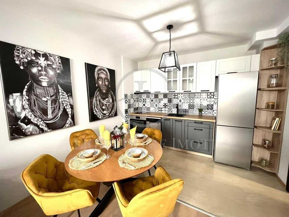 Продава се Тристаен апартамент в Пловдив, Център - 95 кв.м за 2053 €/кв.м - Снимка #1