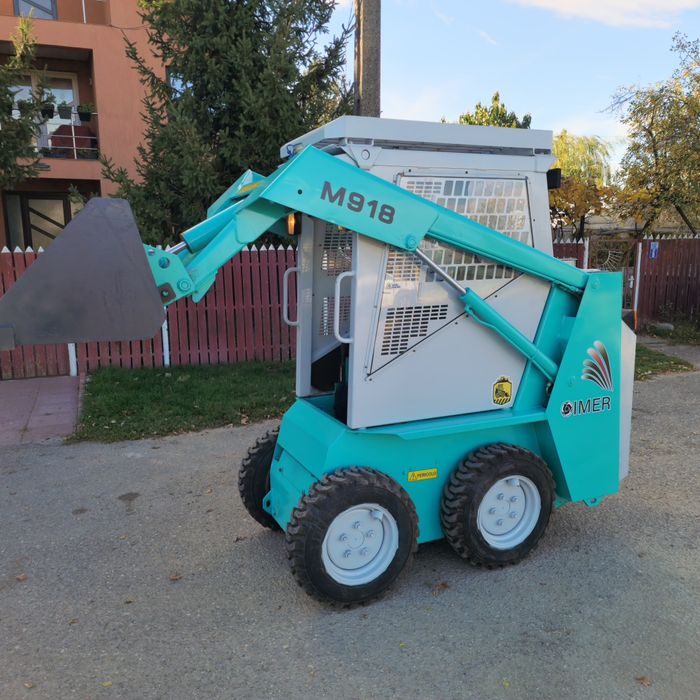 Mini incarcator frontal.