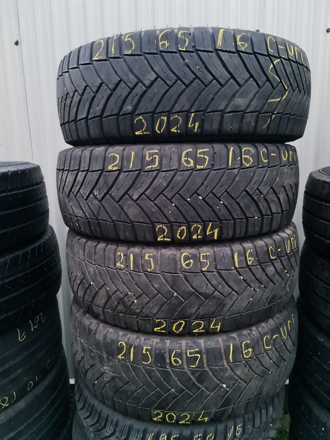 205/75/16”C.205/65/16"C.235/65/16"C.215/65/75/16"C.225/60/65/75/16"