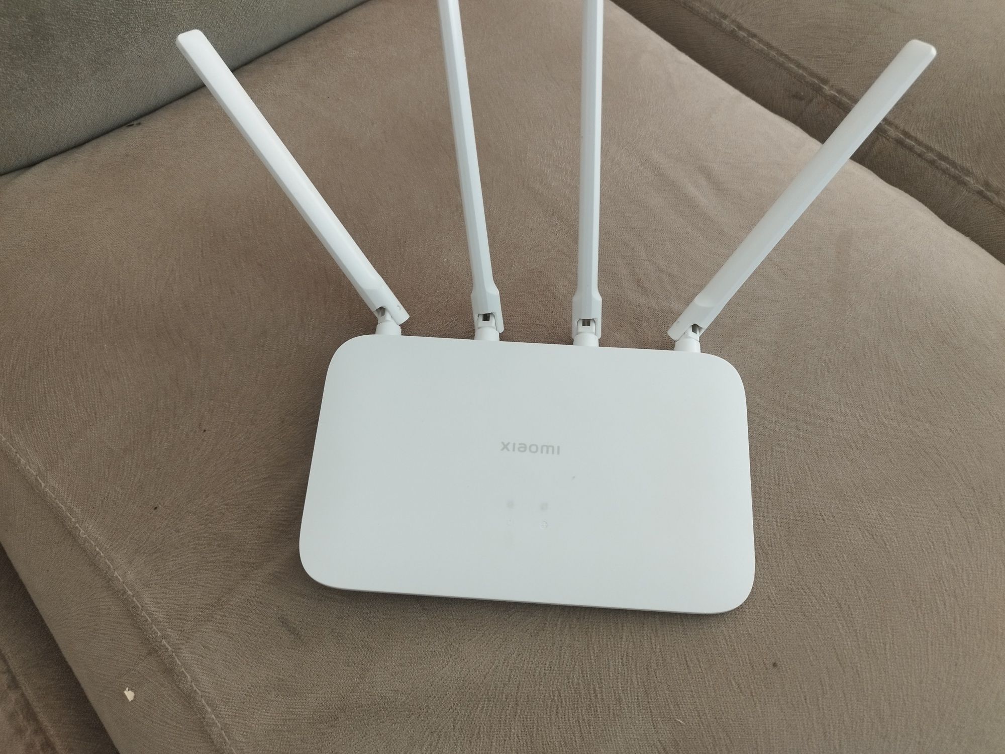 2 рутера - Xiaomi Mi 4A 2.4/5GHz и Tenda N300 2.4GHz за 30лв общо.