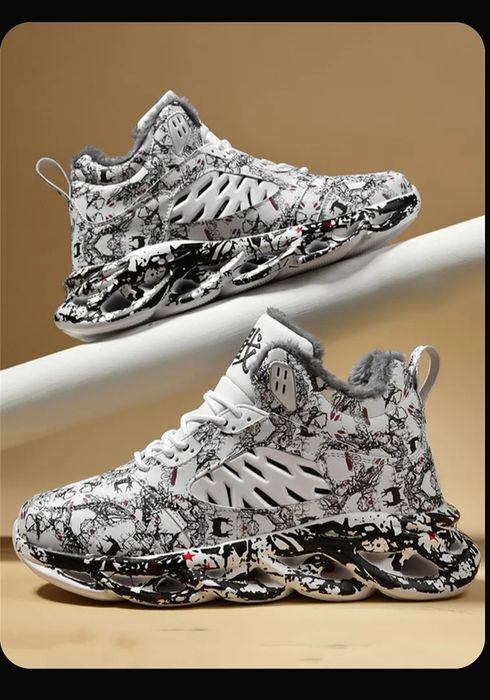 Кроссовки новые 47-48 размер.