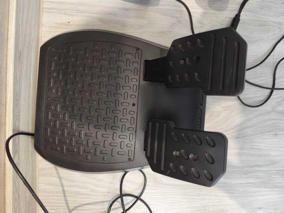 Ferrari 458 Spider Thrustmaster волан с педали