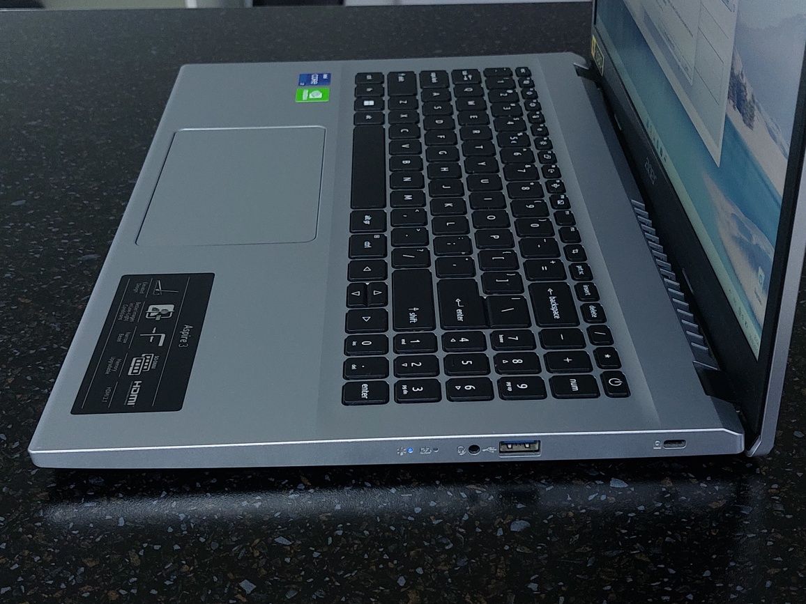 Acer aspire 3 i7 1255U