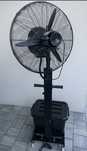 Ventilator cu rezervor de apă.