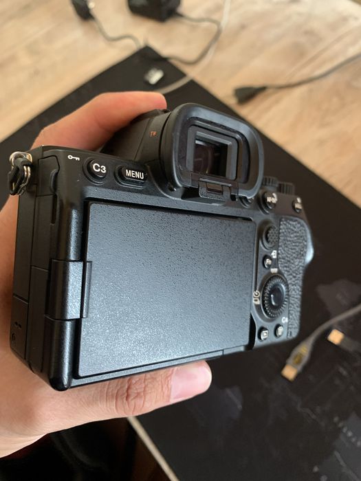 Sony a7iv body sotiladi