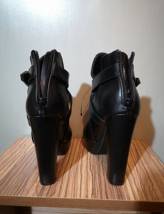 -35% Нови дамски черни боти 37 размер есенни обувки на ток платформа