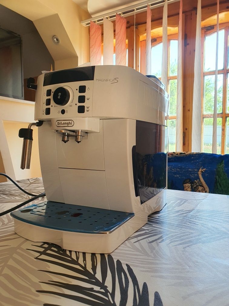 Espressor delonghi magnifica s