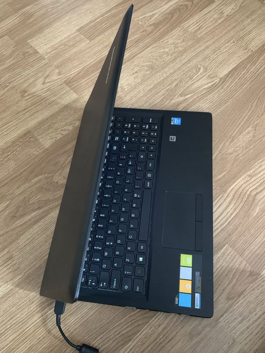 Laptop Lenovo slim display 15,6 led,600gb m,4gb ram functional cu inca