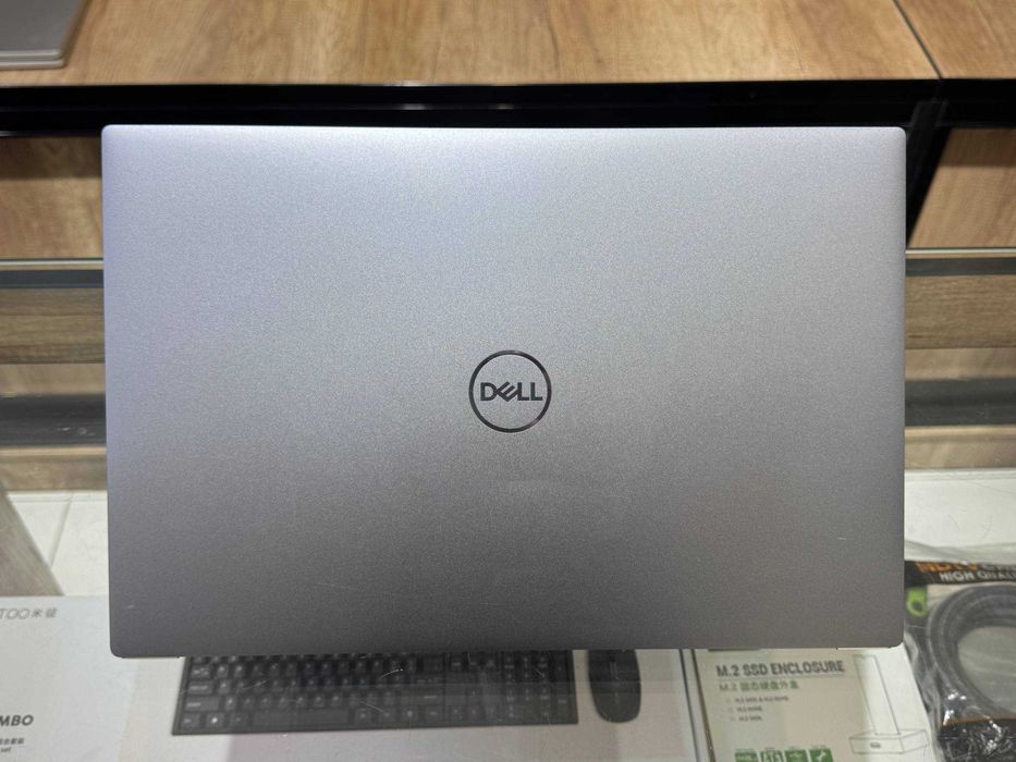 DELL Precision 5550 Core i9-10885H ram16 ssd256 Nvidia QuadroT2000 4gb