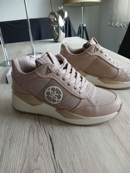 Спортни обувки Guess