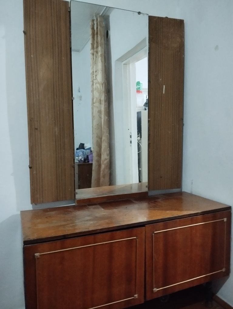 Продается  трельяж 300 тысяч