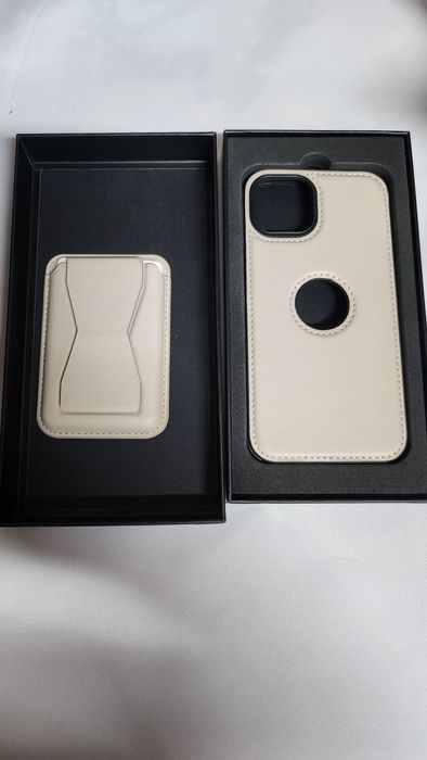 Huse IPhone noi sigilate