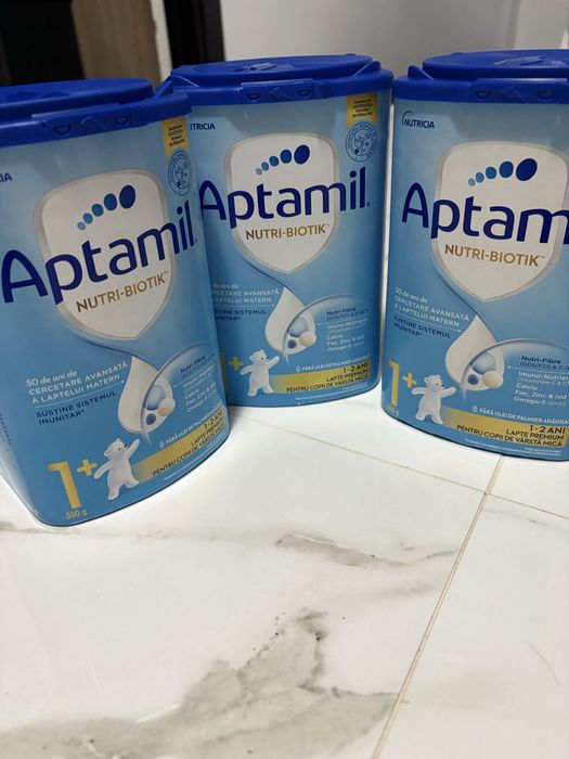 Vand 3 cutii lapte praf Aptamil 1+