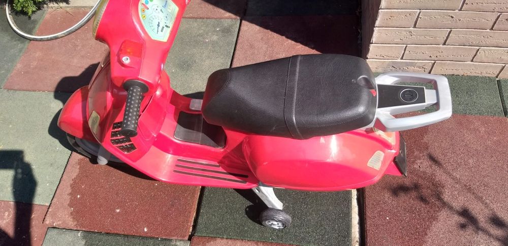 Electroscuter Vespa pentru copii vârstă 2...5