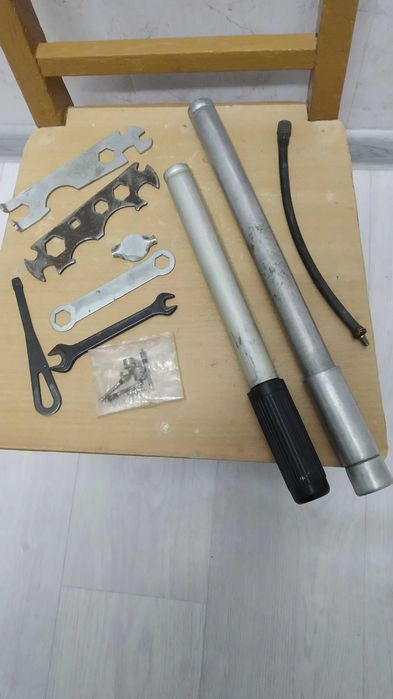 Вело насос и инструменты для велосипеда (производство СССР).