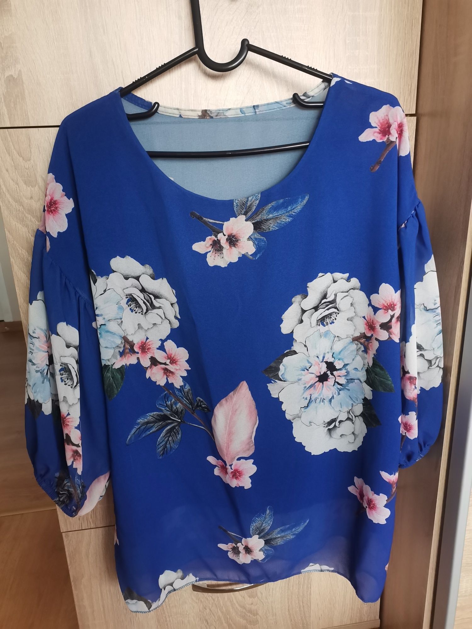 Флорални блузи и стилни потници